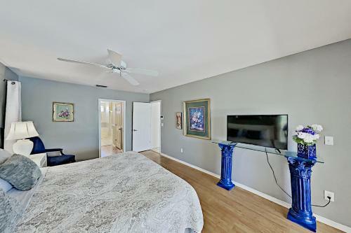 Villa Euphoria - 2-unit Canal Retreat With Pool Home