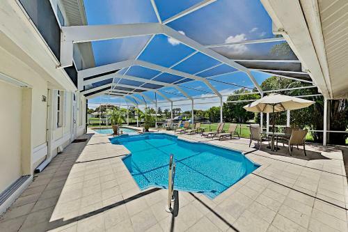 Villa Euphoria - 2-unit Canal Retreat With Pool Home