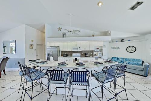 Villa Euphoria - 2-unit Canal Retreat With Pool Home