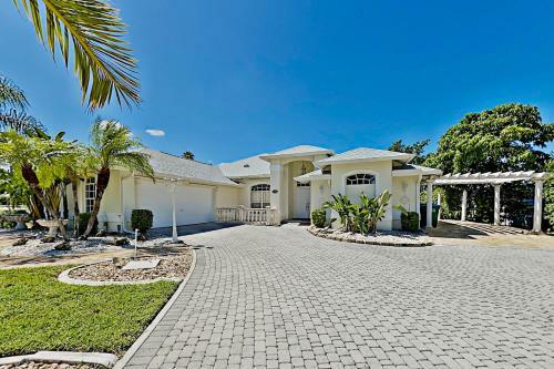 Villa Euphoria - 2-unit Canal Retreat With Pool Home