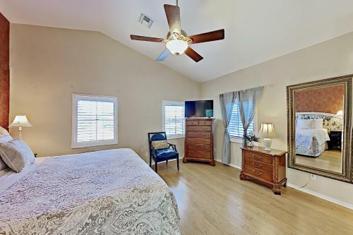 Villa Euphoria - 2-unit Canal Retreat With Pool Home