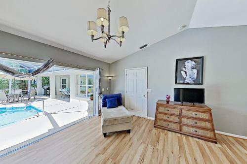 Villa Euphoria - 2-unit Canal Retreat With Pool Home