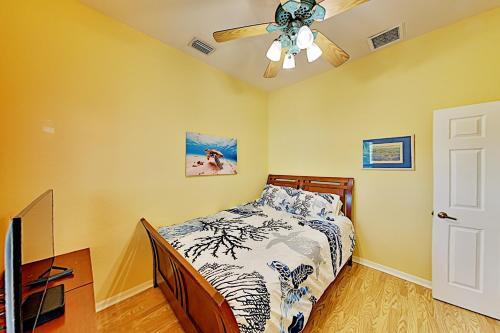 Lavish Canal-front Getaway With Heated Pool & Dock Home