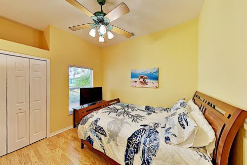 Lavish Canal-front Getaway With Heated Pool & Dock Home
