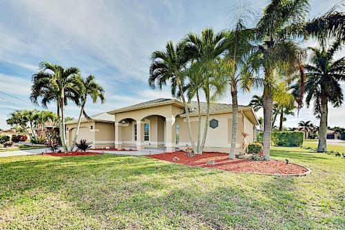 Corner-lot Paradise - Heated Pool, Spa & Fire Pit Home