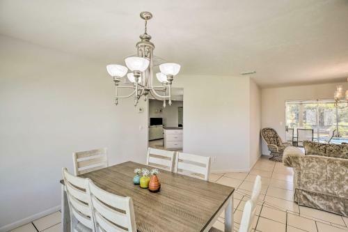 Canalfront Cape Coral Getaway With Boat Lift!