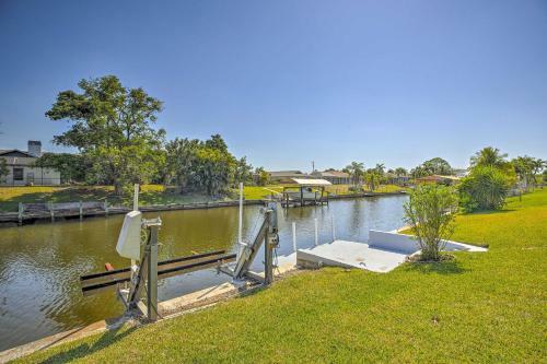 Canalfront Cape Coral Getaway With Boat Lift!