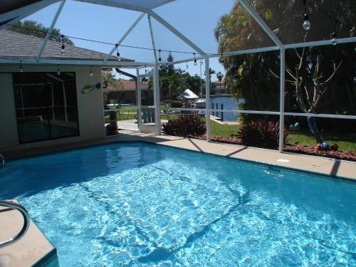 Waterfront Villa Sunset Cove - South Cape Id 109