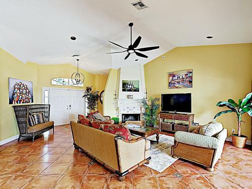 Riverfront Paradise With Caged Pool, Hot Tub & Dock Home