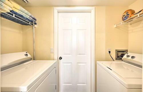 Cape Coral Escape With Screened Pool, Near Beaches!