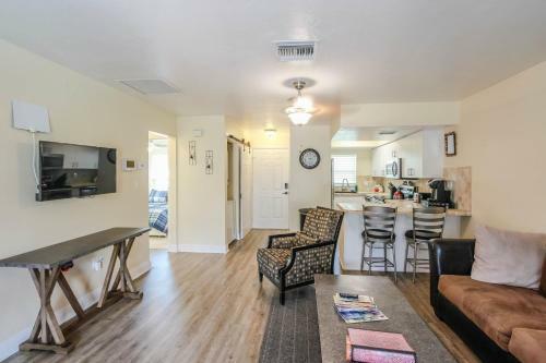Gulf Access #b 2-bedroom W/ Heated Pool