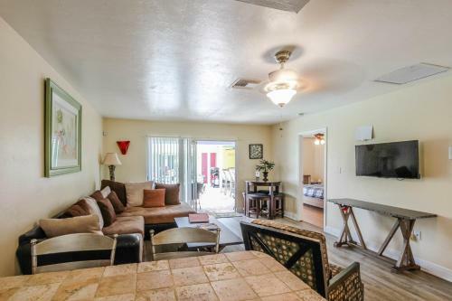 Gulf Access #b 2-bedroom W/ Heated Pool