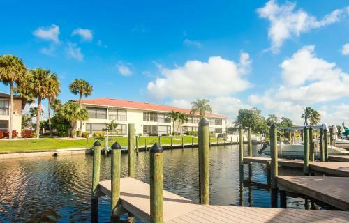 Gulf Access #b 2-bedroom W/ Heated Pool
