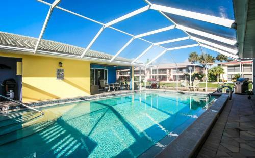 Gulf Access #b 2-bedroom W/ Heated Pool