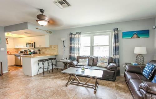 Gulf Access #c 2-bedroom W/ Heated Pool