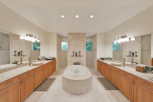 Upscale Canal Home With Dock, 5-minute Walk To Beach Home