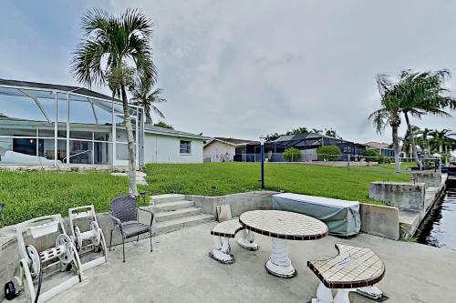 Canal-front Getaway With Heated Pool & Dock Home