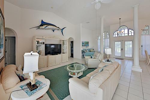 Waterfront Home With Screened Lanai, Pool & Kayaks Home