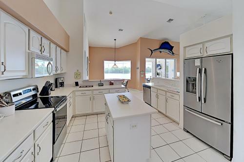 Waterfront Home With Screened Lanai, Pool & Kayaks Home