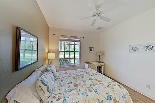 Waterfront Home With Screened Lanai, Pool & Kayaks Home