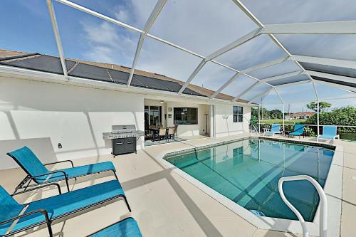 Waterfront Home With Screened Lanai, Pool & Kayaks Home