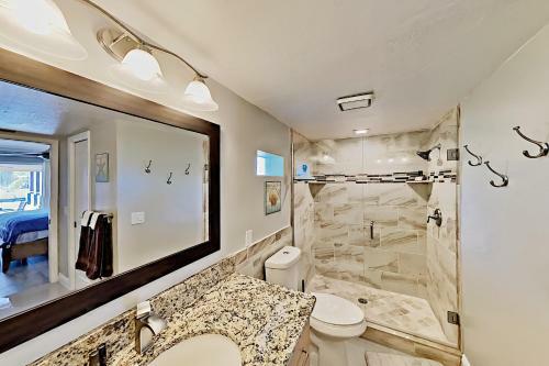 Chic Canal-front Home - Heated Pool, Private Dock Home