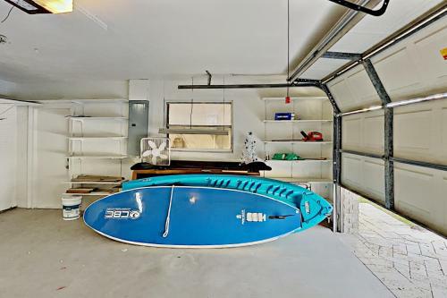 Chic Canal-front Home - Heated Pool, Private Dock Home