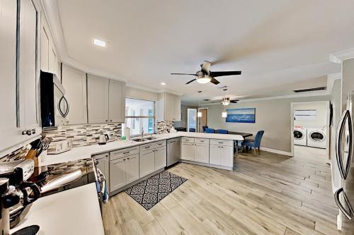 Chic Canal-front Home - Heated Pool, Private Dock Home