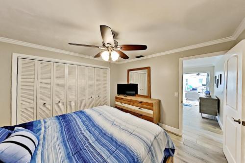 Chic Canal-front Home - Heated Pool, Private Dock Home
