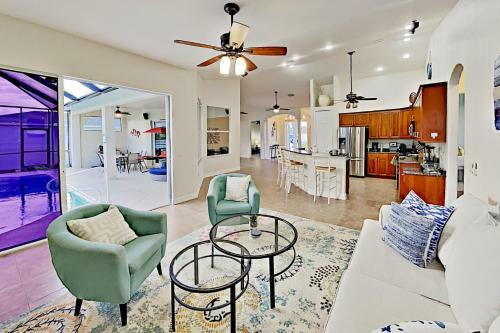 Stylish Getaway - Screened Lanai With Heated Pool Home