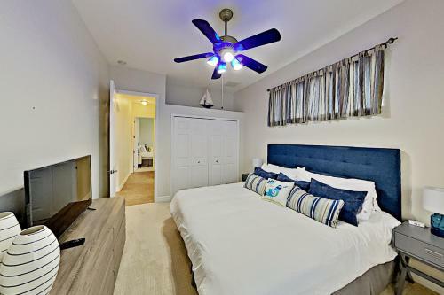 Stylish Getaway - Screened Lanai With Heated Pool Home