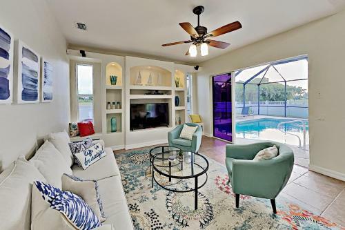 Stylish Getaway - Screened Lanai With Heated Pool Home