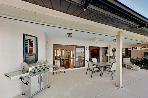 Large Lakefront Oasis With Private Pool & Dock Home