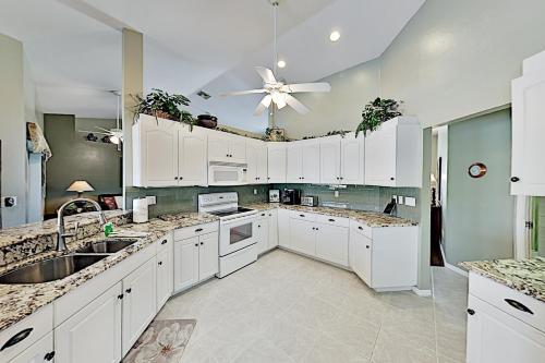 Waterfront Oasis - Private Caged Pool, Spa & Dock Home