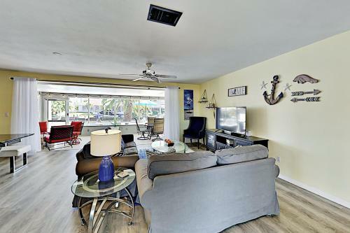 Coral Sunrise - Canal Home With Private Pool Home