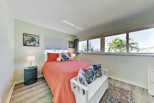 Coral Sunrise - Canal Home With Private Pool Home