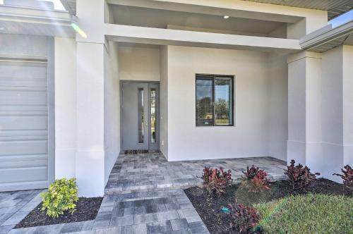 Relaxing Canalside Oasis With Lanai And Backyard!