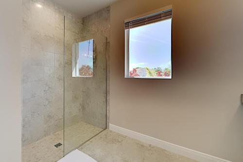 Desirable Sw Home - Private Heated Saltwater Pool Home
