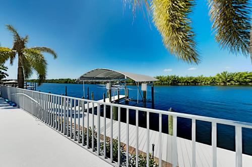 Apartamento Sandal - Canalfront Getaway - Pool, Screened Lanai Duplex