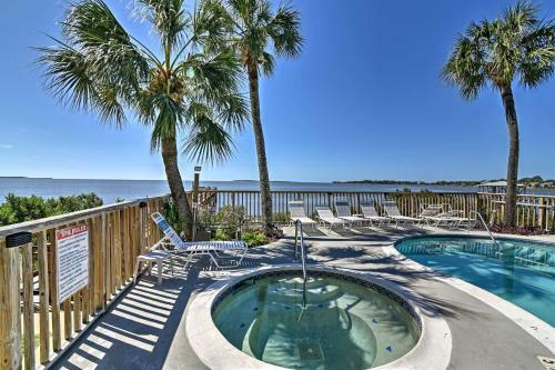 Apartamento Beachfront Cedar Key Condo With Pool, Spa And Views!