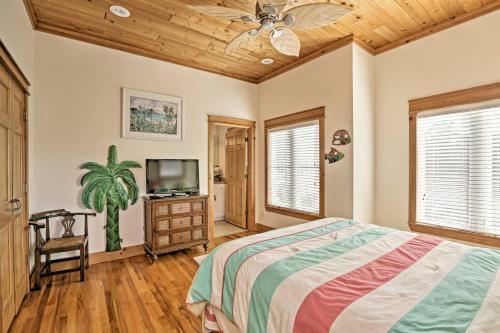 Riverfront Carrabelle Home With Patio And Private Dock