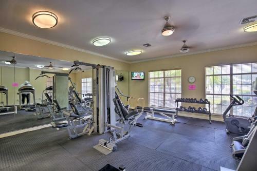 Apartamento Updated And Modern Condo - 4 Mi To Clearwater Beach!