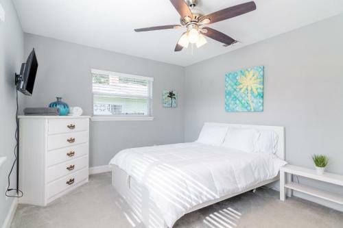 Bright & Airy Clearwater House 5 Miles To Beach! Home
