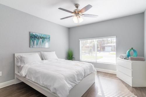 Bright & Airy Clearwater House 5 Miles To Beach! Home