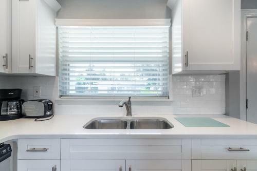 Bright & Airy Clearwater House 5 Miles To Beach! Home
