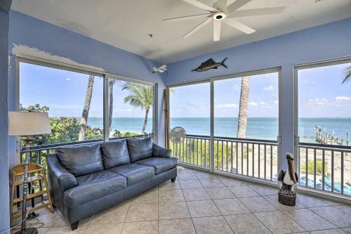 Oceanfront Island Escape With Golf Cart And Decks