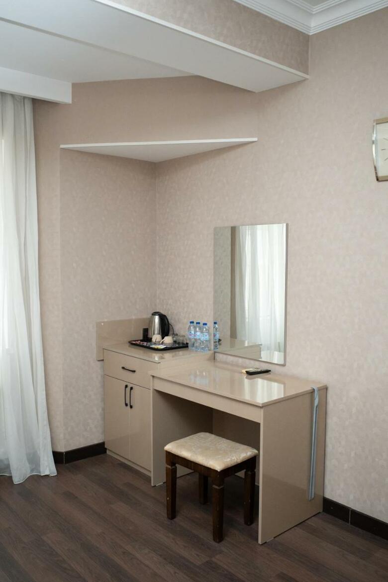 Consul Hotel
