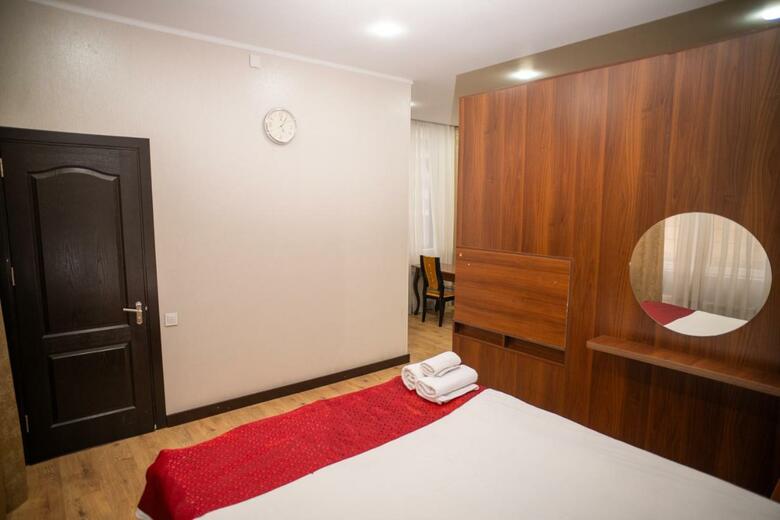 Consul Hotel