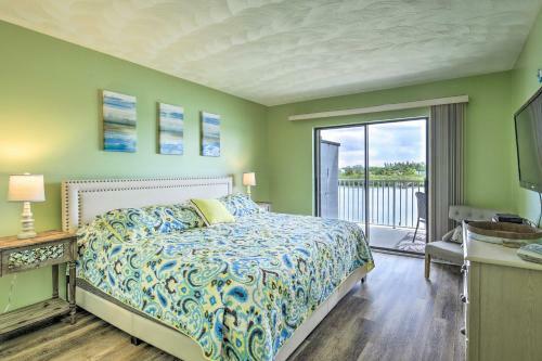 Apartamento Indian Shores Condo With Balcony And Pool Access!