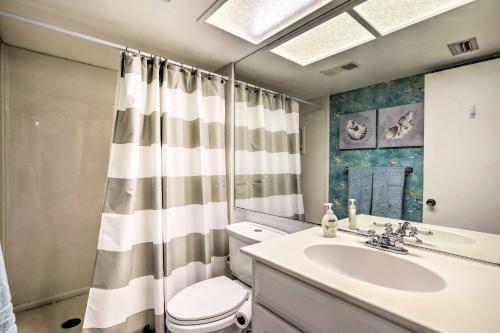 Apartamento Indian Shores Condo With Balcony And Pool Access!